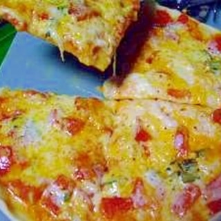３種のチーズ&トマトマリネのピザ